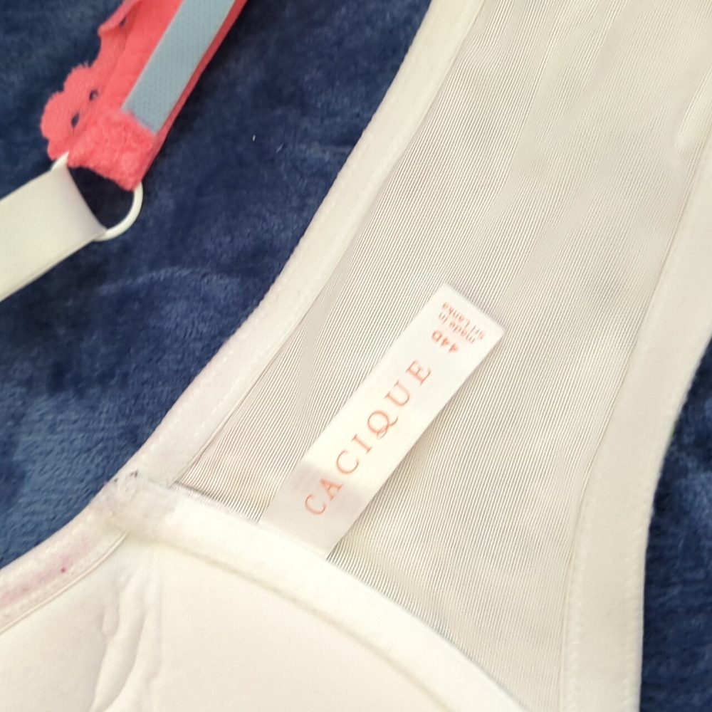 Cacique Front Close Bra 44D - Picture 3 of 3